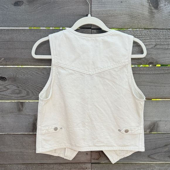 Universal Thread Cream Vest - Picture 2 of 5